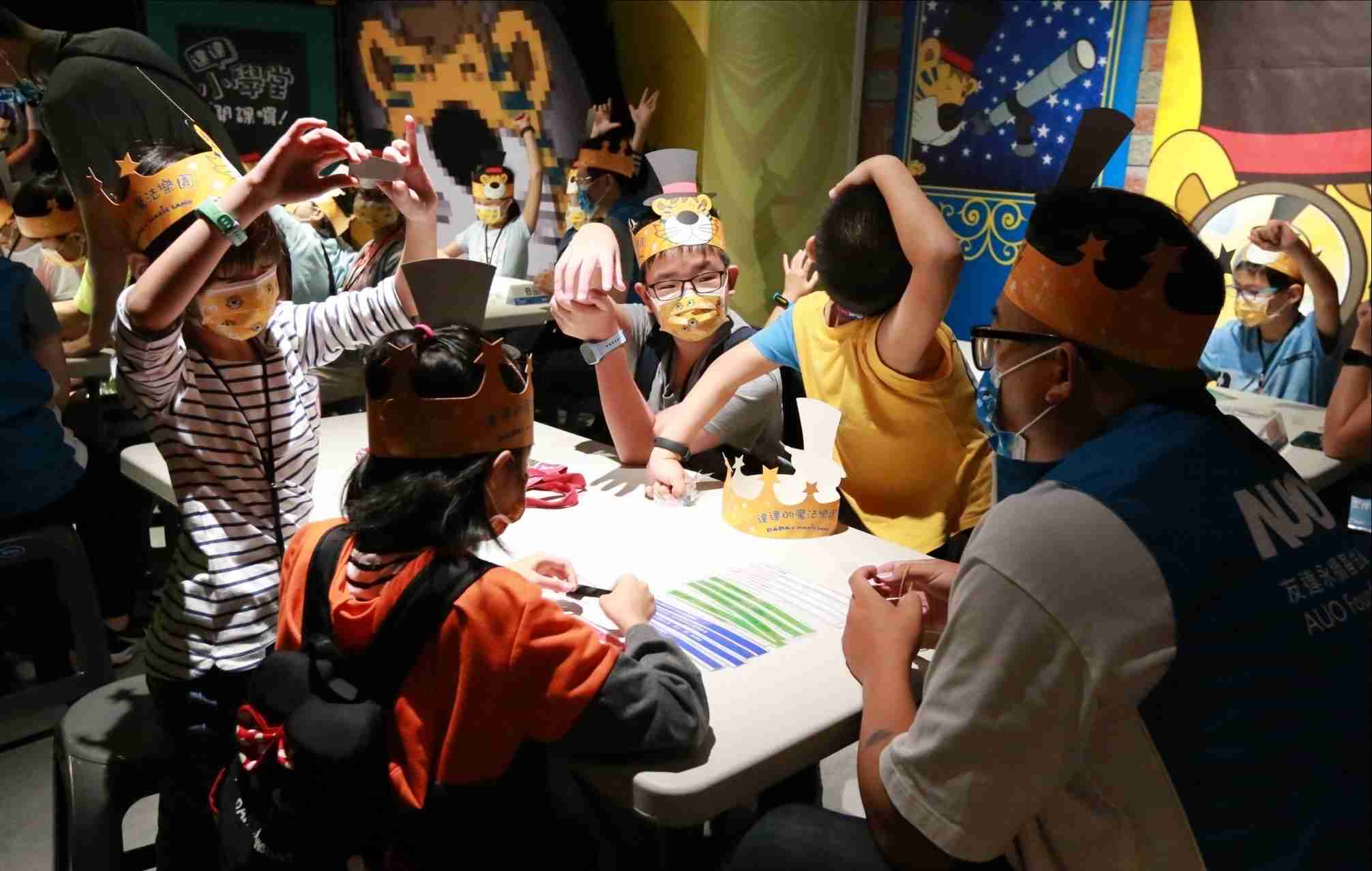 菠菜论坛以永续理念推动全人教育计划，，内外结盟储备科普教育人才，，荣获亚太永续行动奖社会共融面的金奖肯定