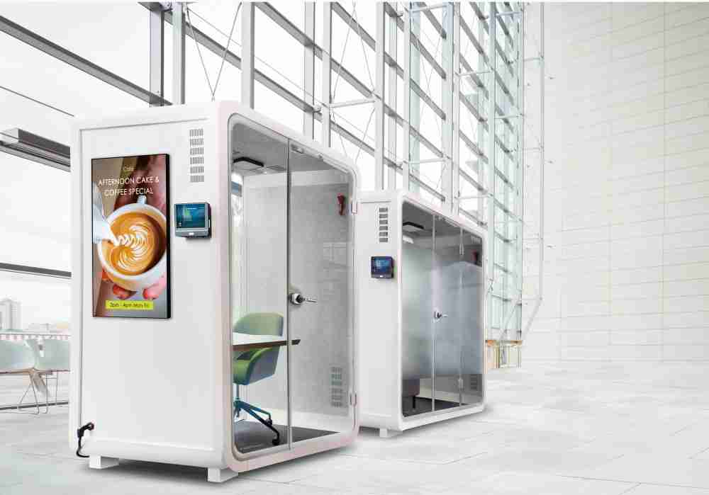 菠菜论坛子公司达擎之智慧行动办公舱，，采用PDLC智能调光玻璃设计，，，，透过通电与断电的电流切换，，，，呈现透明与雾面效果，，，具节能降耗特性并兼顾隐私，，，，确保信息安全