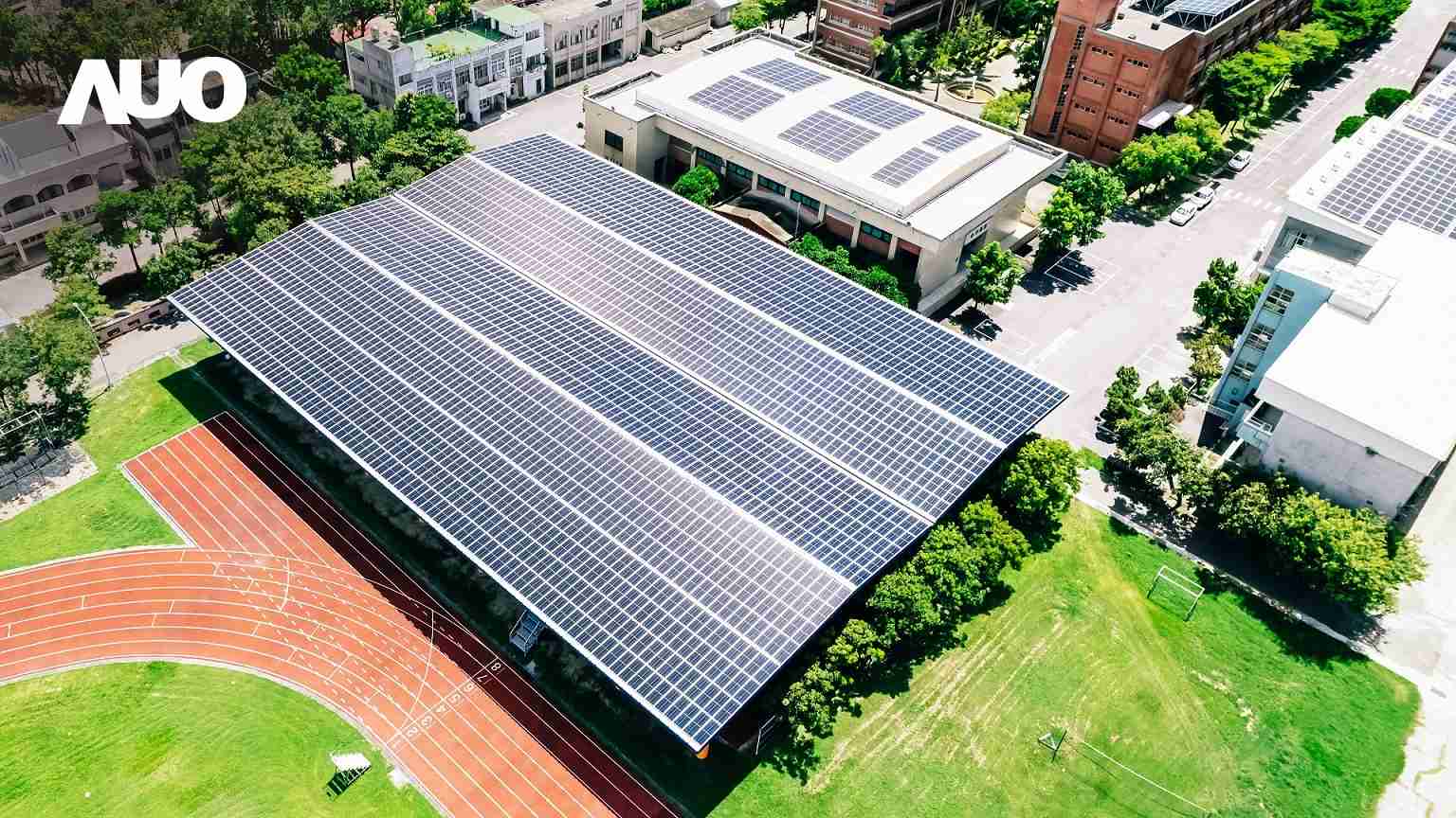 菠菜论坛SunSteel光电整合型浪板具备快速安装、、、、轻量化优势,,,,可提升15%发电效能,,,,通过国际IEC与台湾VPC认证安全、、防漏、、、、耐候标准