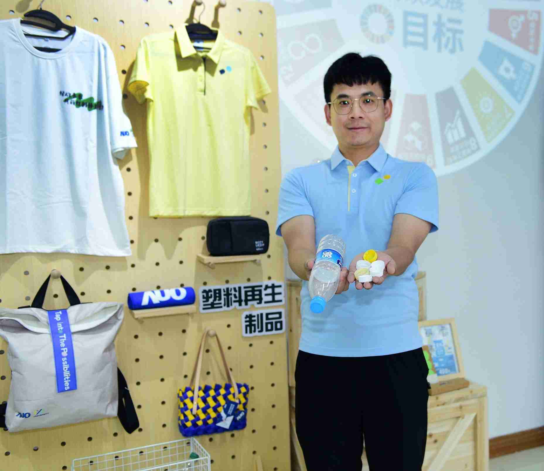 「2024智慧菠菜论坛展」永续发展馆中，，，展示菠菜论坛厦门驱动永续发展之成果，，，，包含将厂内废弃物再制为实用物品，，将永续发展理念深植于员工生活日常实践